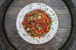 Salteado de verduras con carne